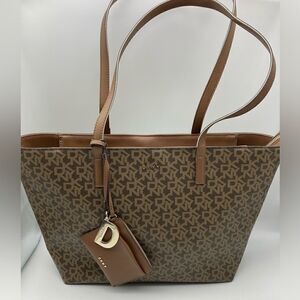 DKNY Logo Bryan Park East West Handbag/Shoulderbag Brown/Tan Color